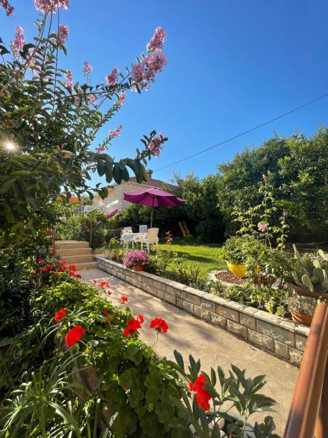 מליני Perun Guest House מראה חיצוני תמונה
