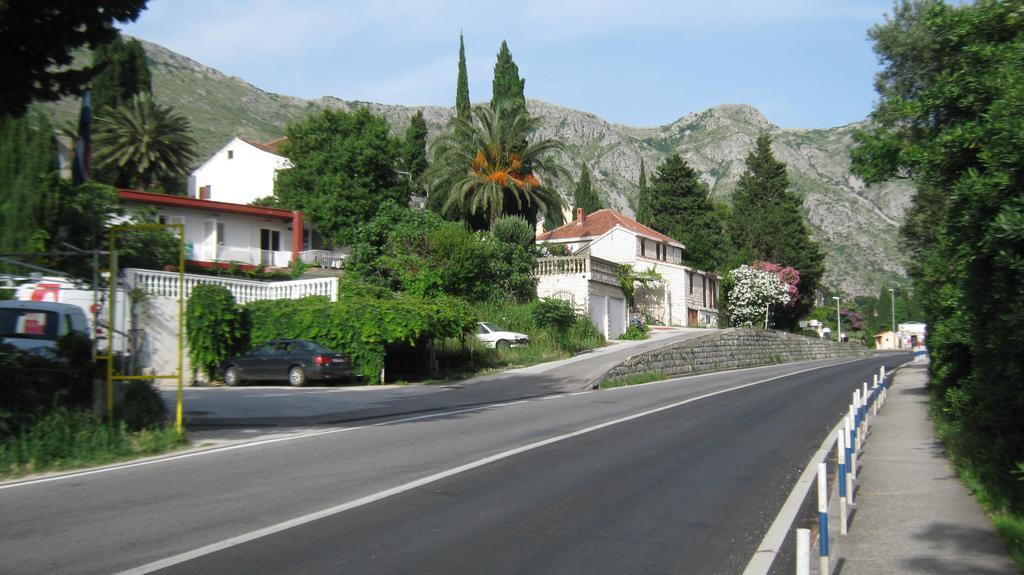 מליני Perun Guest House מראה חיצוני תמונה